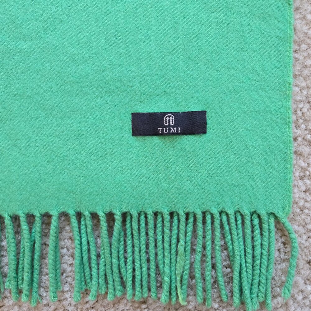 Tumi Fringed Wool Scarf Green - Picture 4 of 7
